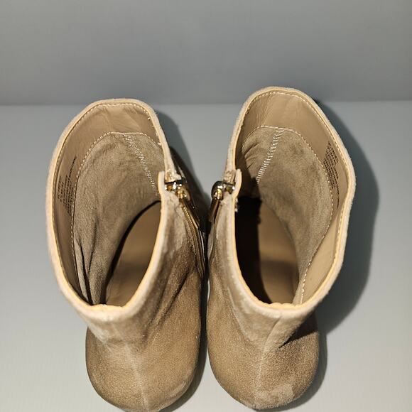 Vince Camuto Freikti Ankle Boot Womens 9.5 Taupe Tan Suede Pointy Toe Heeled - Picture 11 of 16